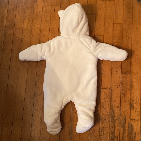 Juicy Couture , size 0 to 3 months, creamy white - Picture 2 of 2